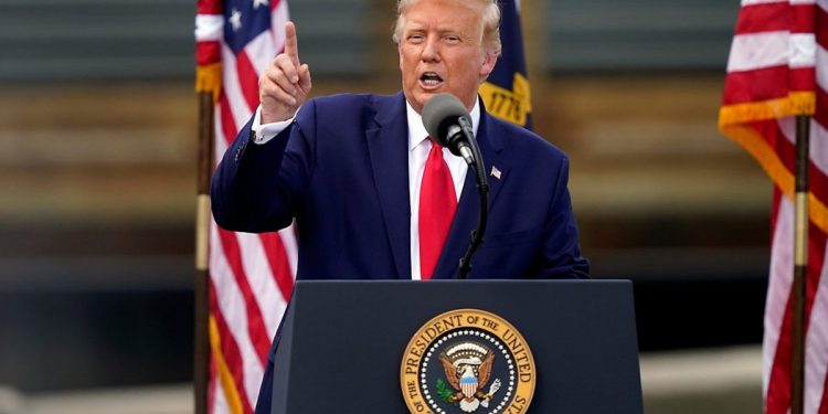 圖爲川普總統9月2日在北卡發表演說 。( Gerry Broome/AP)