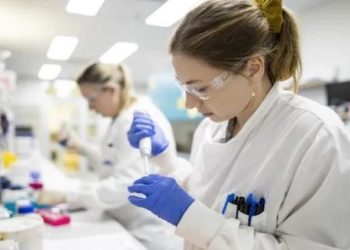 醫學專家：英國中共病毒疫苗只有50%的有效性