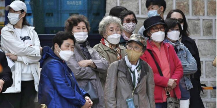韓國近期爆發接種國產流感疫苗後身亡案例,截至22日中午,接種後死亡人數攀升至17人。(圖/美聯社)