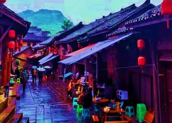 “十一”旅遊收入比去年下降3成 中共官媒創新詞”報喜”