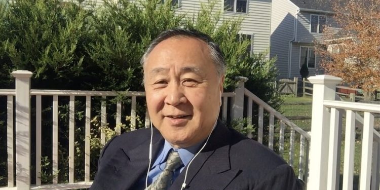2020年11月5日(週四)袁弓夷先生接受希望之聲獨家專訪時表示,美國高科技公司和中共權貴等就是要推翻川普,讓拜登上臺,他們在後面控制整個美國,搞全球性的東西。全世界應該什麼樣,由他們說了算。