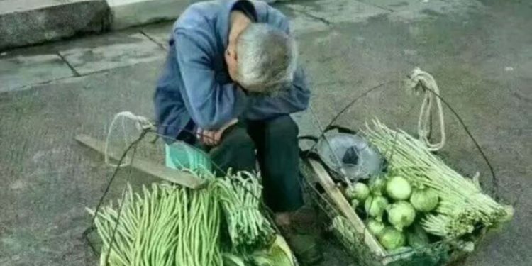 中國底層民衆現狀。(圖片來源:網絡)