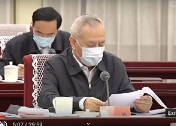 習近平政治局開會 劉鶴”堅不除罩”引猜測