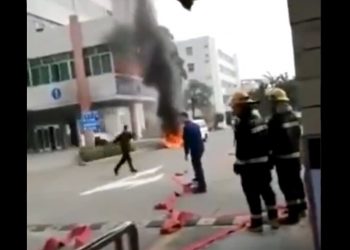 國際人權日 網曝廣東開平訪民去政府大院點燃汽車（視頻）
