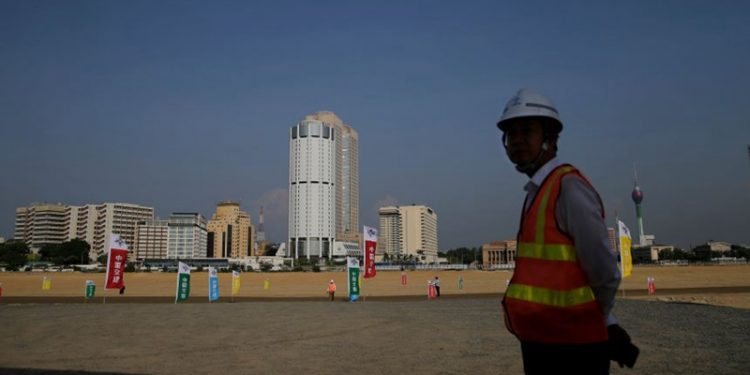 圖爲非洲國家的一帶一路建設工地上，一名工人正在休息（美聯社圖片）