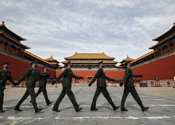 疫情兇猛 中南海所在區全員檢測 兩會代表提前打疫苗