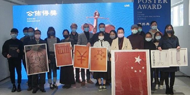 由台灣國際器官移植關懷協會、韓國器官移植倫理協會及日本SMG Network移植旅遊考量會共同主辦的"2020制止在中國的活摘器官-國際海報征選大賽頒獎典禮暨作品展開幕式"1月16日在台北北投久號白空間舉行。(鍾元/大紀元)