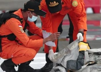 墜海印尼客機尋獲殘骸 黑匣子定位待打撈