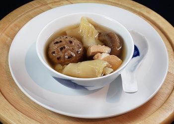 【梁廚美食】馬蹄糕 / 花膠燉冬菇湯