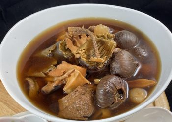 【梁廚美食】姬松茸黑蒜螺頭瘦肉湯/炸糖環