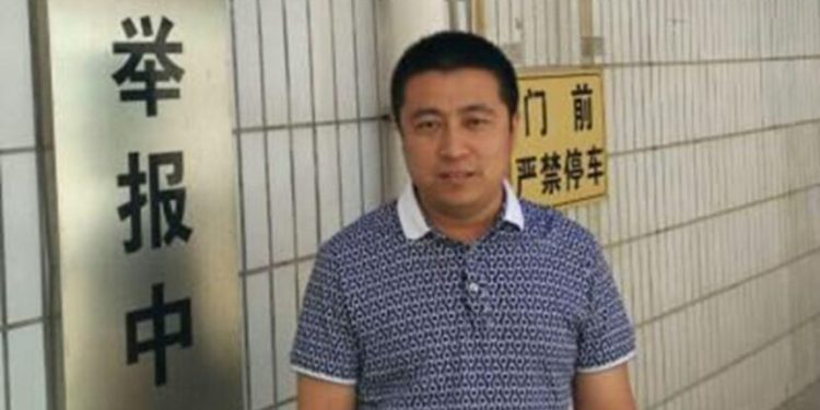 在代理公民記者張展案和12港人逃亡案後,中國維權律師任全牛被當局吊銷了律師執照。(視頻截圖)