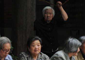 中國5年內老年人口逾3億 官方再提延遲退休遭轟