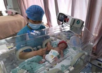 中國新生兒創新低 分析指”生不起”是主因