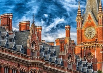 英國17所私立學校被中共收購 媒體政要震驚
