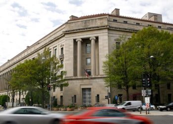 涉隱瞞參與千人計劃 中國籍教授被控欺詐等10項罪