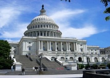 8名民主黨議員倒戈 最低時薪15美元議案難產