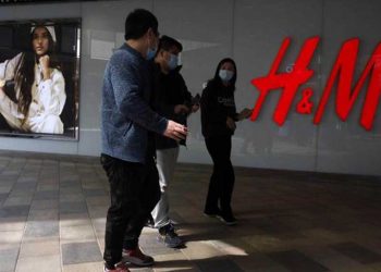 說好的抵制呢？耐克鞋被秒搶 H&M店內排隊