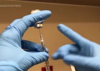 中共用簽證誘惑接種國產疫苗 網友怒批綁架