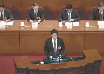 慄戰書稱將立法反擊西方制裁 民間熱議:一向嘴硬
