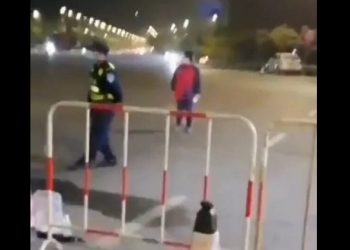 雲南瑞麗姐告封城 居民全部居家隔離 警車上街巡邏（視頻）
