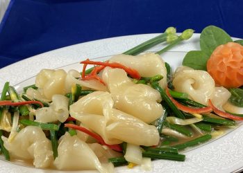 【梁廚美食】鹹檸檬煲鴨湯/韭菜花韭黃炒厚花膠/火雞肉火腿韭菜花蛋白炒飯