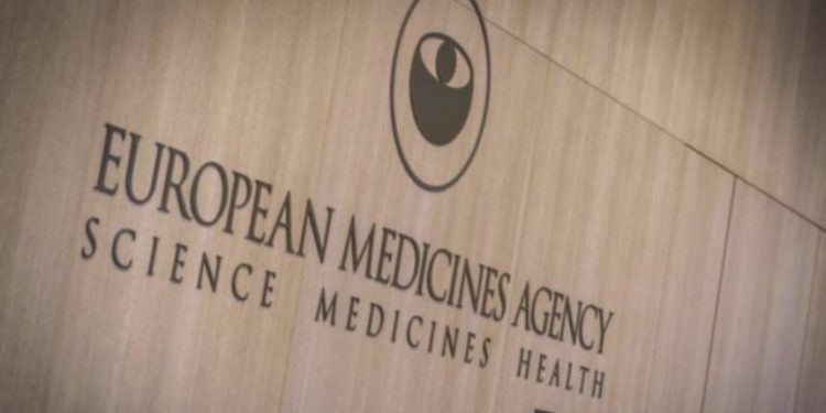 歐洲藥品管理局(EMA)今天(7日)針對阿斯利康疫苗(AstraZeneca)的血栓症狀疑慮發表正式聲明,稱血栓與相關症狀出現的機率微乎其微。(圖片來源:EMA官網)