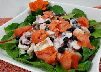 【梁廚美食】枇杷果煙三文魚沙律/枸杞花枝丸湯