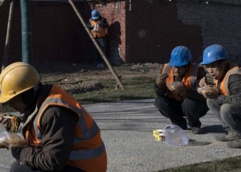 彭博資深記者：農民工或成中共崩潰的導火索之一