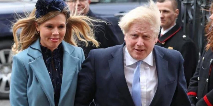 英國首相約翰遜原訂於明年7月30日與未婚妻席孟茲完婚。(圖片來源:約翰遜臉書)