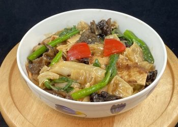【梁廚美食】苦瓜黃豆排骨湯/椰菜雲耳甜二竹片