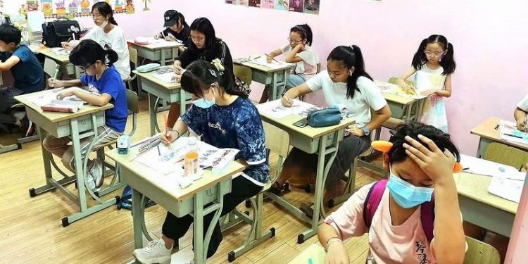 中國某課外培訓班的孩子們。（圖片來源：自由亞洲）
