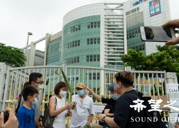 冒雨踴躍領養《蘋果》盆栽 港人：延續生命力等待重光