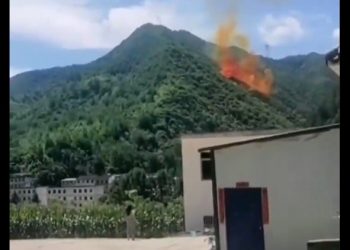 中共火箭殘骸又胡亂墜落 網曝險些砸中陝西居民樓（視頻）