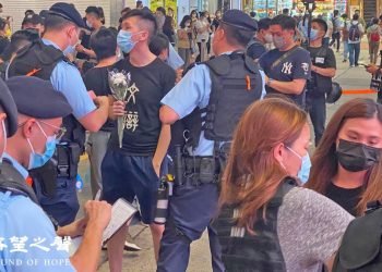 港府稱獻花悼念涉「煽動」 法律教授：紅線劃得太過分