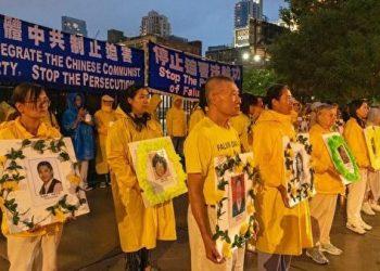 反迫害22年 芝加哥法輪功學員夜悼被迫害致死同修