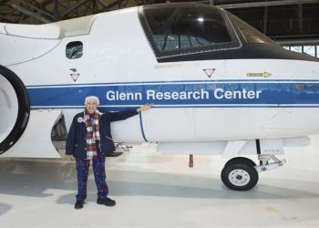 貝佐斯邀請82歲女士參與太空飛行