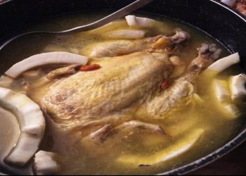 【梁廚美食】椰子黃豆老雞湯/咸酸菜炒牛柳絲