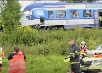捷克兩列車相撞 兩駕駛員身亡數十人受傷