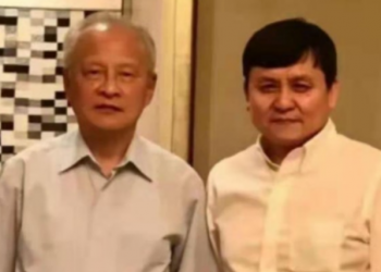 真回國了？網傳崔天凱在上海與張文宏合照