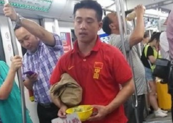 前中國體操冠軍乞討照網上熱傳
