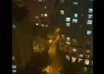 武漢再現？揚州被封居民集體喊樓（視頻）