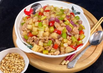 【梁廚美食】松子沙葛紅椒炒雞粒/梅菜煙肉蒸茄子