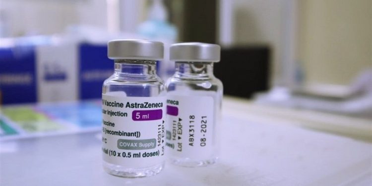 英國牛津大學研究發現,BNT及AZ疫苗在對抗中共病毒Delta變異株時,效力會在3個月內減弱。AZ疫苗示意圖。(圖片來源:中央社)
中共病毒肺炎疫情專題