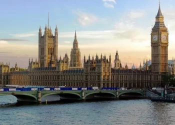 中共報復制裁議員  駐英大使被英國會拒之門外