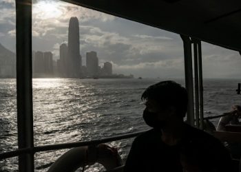 恆大危機加劇 香港恆指暴跌逾800點 地產股重挫