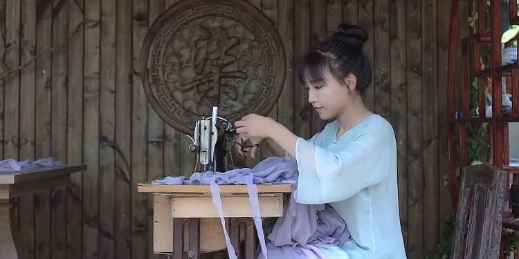 10月25日,傳聞成真:李子柒正式對微念提起訴訟。(圖片來源: Liziqi/commons.wikimedia.CC BY 3.0)