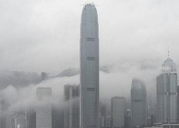 香港金融中心地位受挑戰 73%跨國公司難以吸引人才