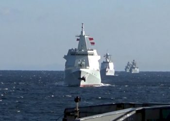 中俄軍演10艦繞行日本國境一圈 防衛省：警戒監視