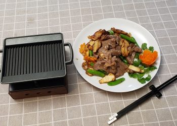 【梁廚美食】火雞肉羽衣甘藍藜麥沙律/松茸炒和牛/蠻荒煮