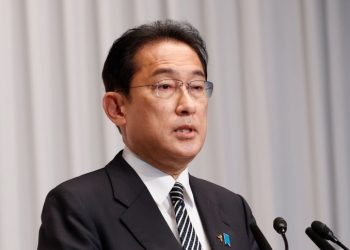 岸田批中共改變現狀 美媒：鴿派走向鷹派 藉此攏絡安倍